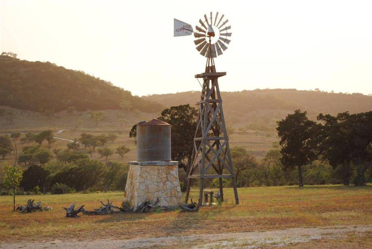 Last Outpost Bandera Ranch House Buitenkant foto