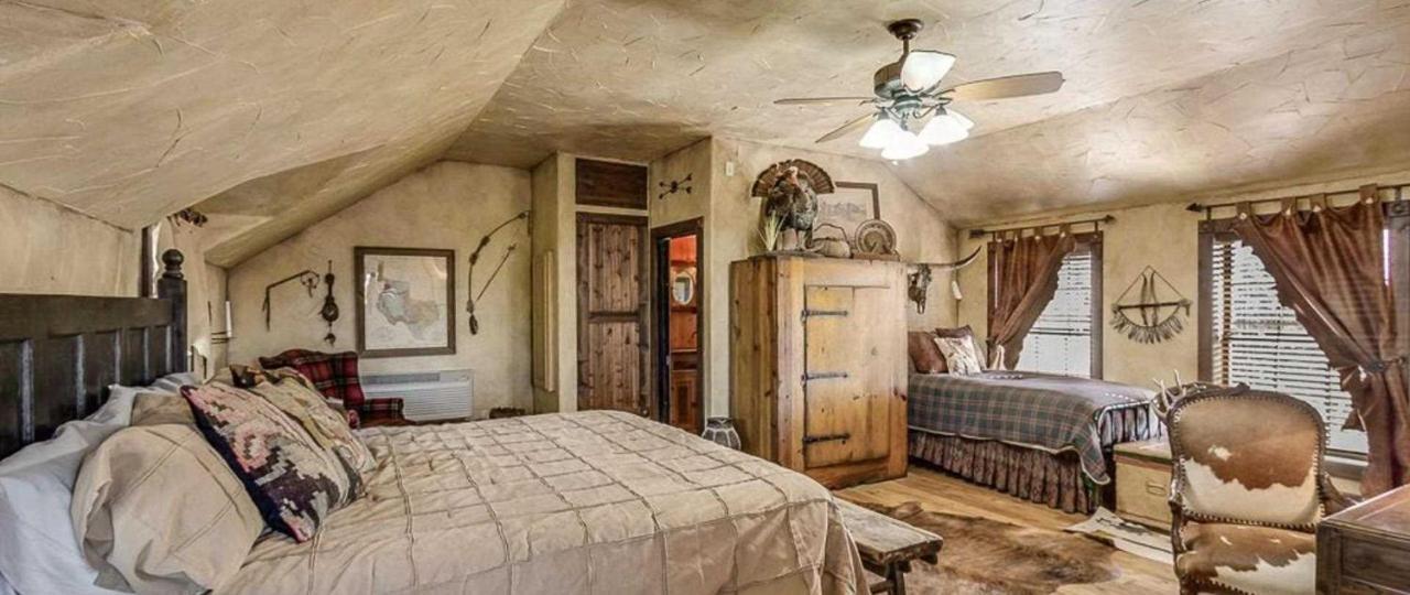 Last Outpost Bandera Ranch House Buitenkant foto