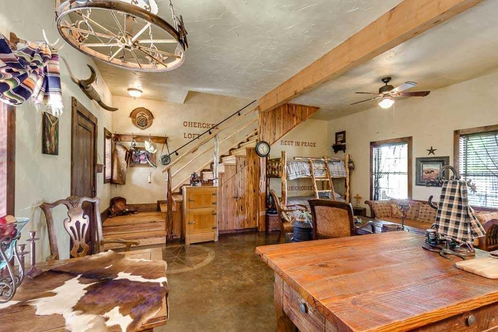 Last Outpost Bandera Ranch House Buitenkant foto