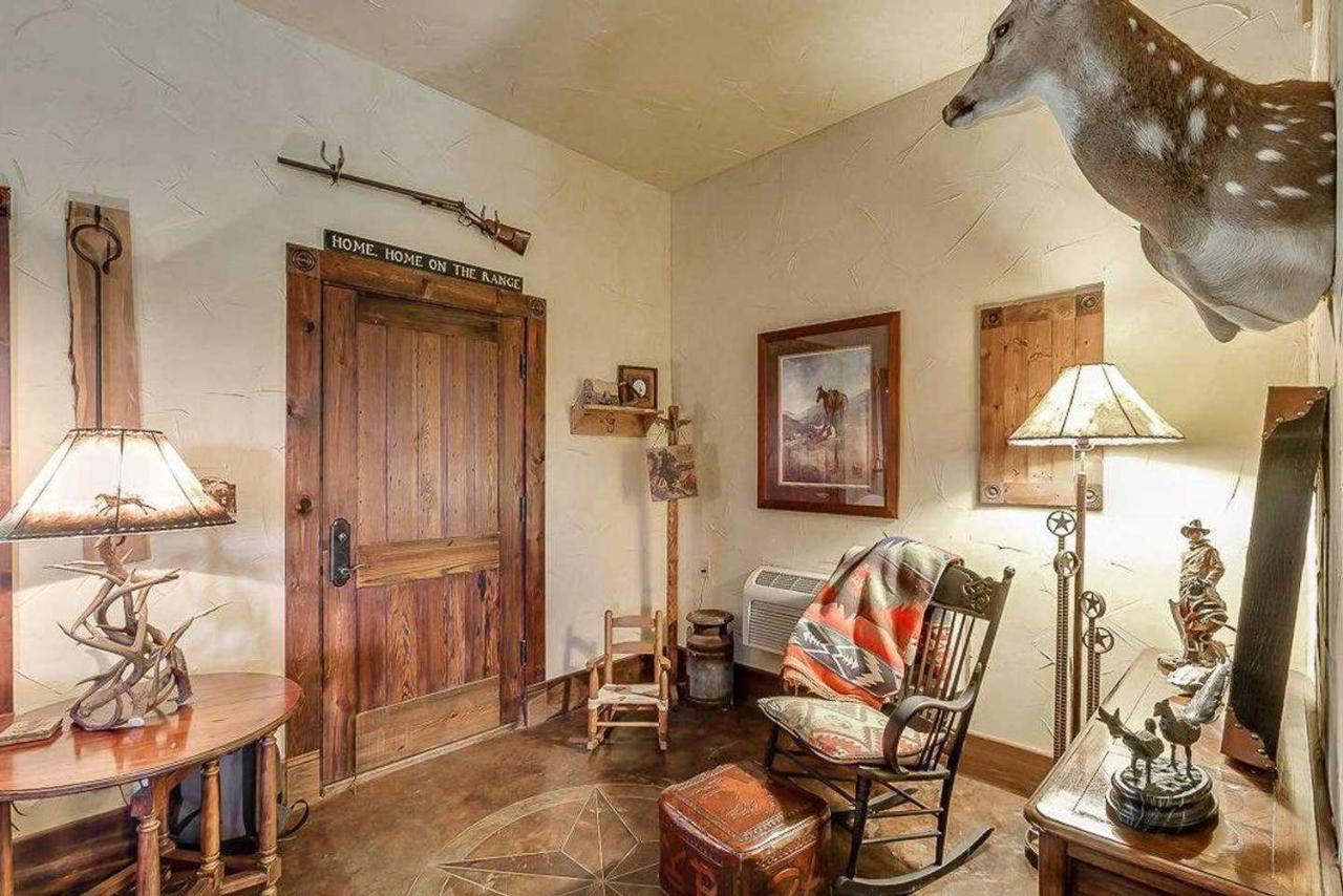 Last Outpost Bandera Ranch House Buitenkant foto
