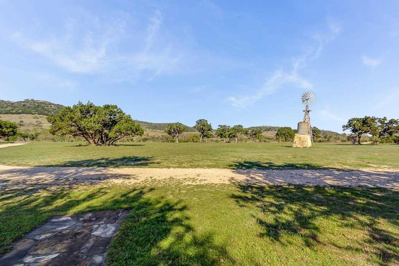 Last Outpost Bandera Ranch House Buitenkant foto